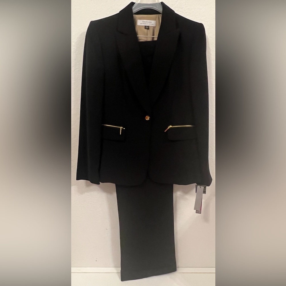 🎁Tahari 2 PC Suit 🎁with 🆓top & Bonus Buy